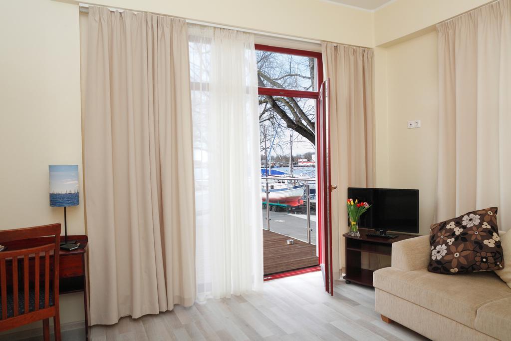 Paernu Jahtklubi Kuelalistemaja Hotel Bagian luar foto